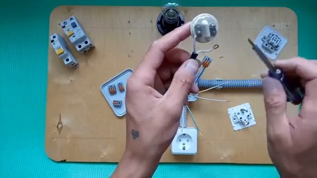 Как подключить розетку и выключатель