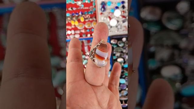 Распродажа колец с камнем по низким ценам действует 3 дня.