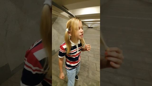 Проверяю акустику в переходе😁🎶 #zaz #jeveux #заз смотреть онлайн