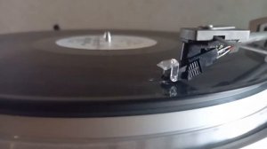 Проигрыватель винила Dual