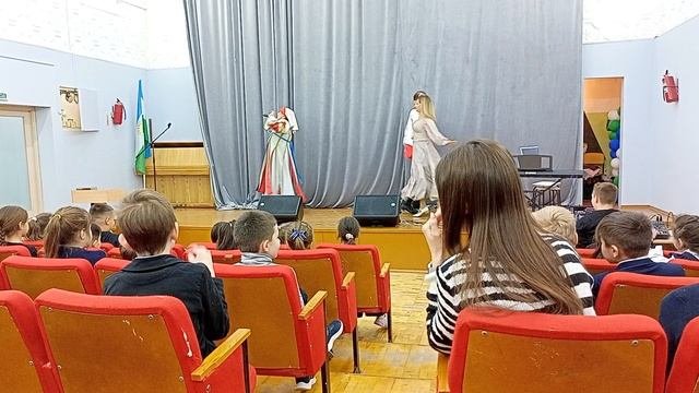 угадайте в какой школе😎😏