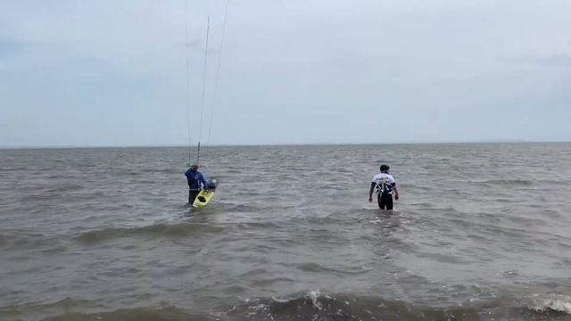 Кайтсерфинг в Анапе. Станица Благовещенская. Кайт школа RUSSIAN-WIND. Ученики Михаил и Роман.