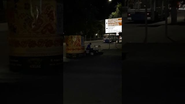 Волгоград.Проспект Ленина 16д. Идёт торговля.Ура. Армения рулит.
