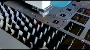 Оптоволоконный лазерный станок 1530B - Резка углеродистой стали 6 мм
