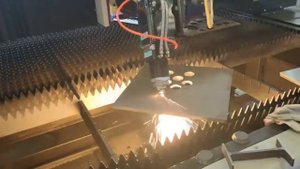 Тестовый рез много осевой режущей головы