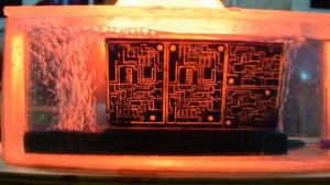 Травление печатной платы в персульфате аммония (скорость 20x)