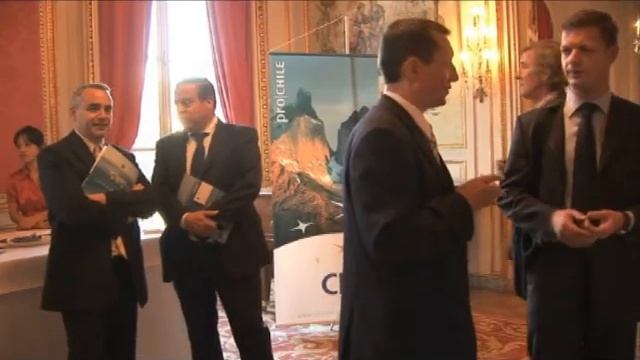 La marée chilienne débarque à Paris смотреть онлайн