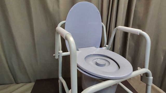 Кресло туалет с санитарным оснащением и откидными поручнями 10583. смотреть онлайн