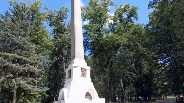 Похоронен в любимом саду. Могила Циолковского и обелиск. Поездка в Калугу.