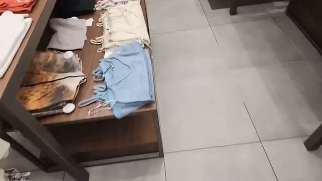 💸👚 Supernaturale и жена му на шопинг в Guess смотреть онлайн