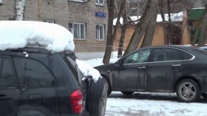 По ответам из Деп.ЖКХ из-за парковок для новоселов  улица начала сужаться___начали уничтожать газоны