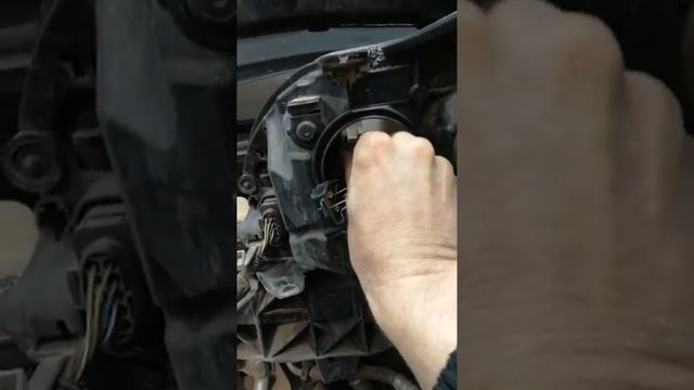 Как правильно поменять лампочку ближнего форд фокус 2 смотреть онлайн