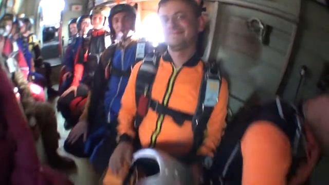 Прыжок с парашютом по программе Static-Line DZ "Майское"11.08.18 смотреть онлайн