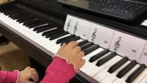 Ноты на линейках (девочки) и ноты между линейками (мальчики) Ева 6 лет