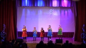 Вокальный ансамбль "Девчата"
Песня "Гляжу в озера синие"
