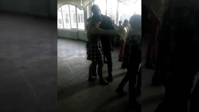 Диджей приглосил 5 классницу на медляк смотреть онлайн