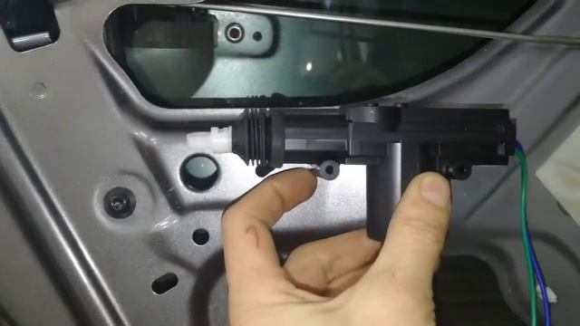 Установка электропривода в заднюю дверь дастер смотреть онлайн