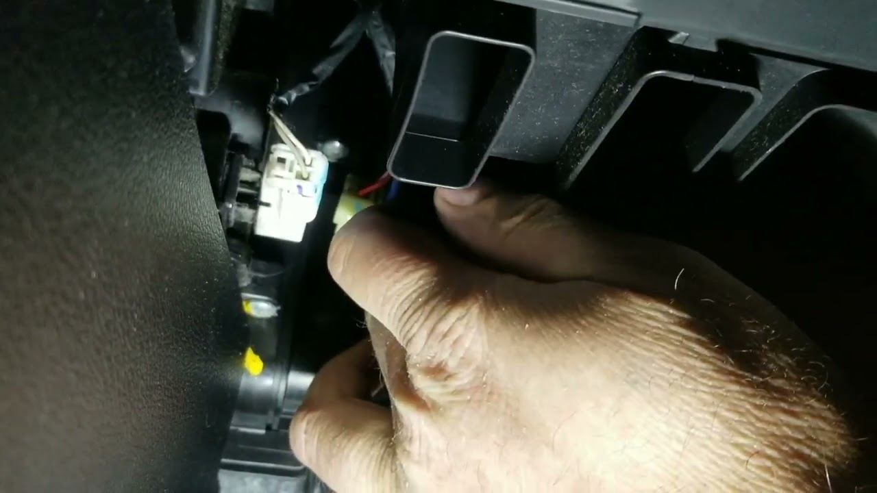 Hyundai blower motor only works on high. most common issue. смотреть онлайн