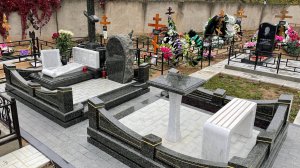 Мемориальный комплекс из гранита Балтик-Грин