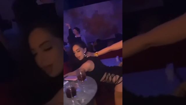 Paypoq kiygan uzun oyoqli qizlar sikishadi Porno erotik multfilmlar