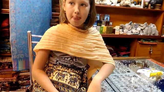 Индия. Путтапарти, магазин Ибрагима и Девида на Чатраварти. смотреть онлайн