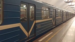 Ем-501 №6324 выцеплен, отправление Ем-501/Ема-502 со станции Нарвская