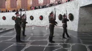 МАМАЕВ КУРГАН  СМЕНА КАРАУЛА. Mamaev Kurgan