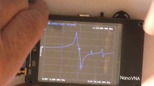 Определяем частоту кварцерого резонатора  прибором NanoVNA