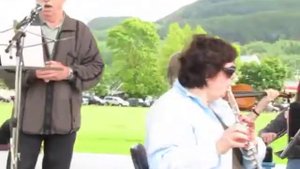 Elmer Fudd singing in park