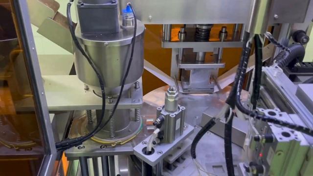 Full automatic compact powder press machine смотреть онлайн