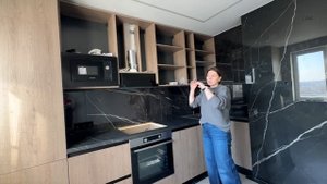 Кухня под потолок с минимальным зазором