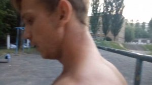 Как накачать руки на турниках и брусьях
