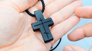 Крест из дерева Православный из Эбена Габона. Нательный деревянный крест с молитвой.