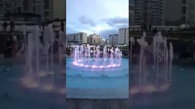 Танцующий цветомузыкальный фонтан в Саратове смотреть онлайн