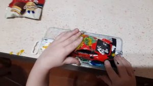 Раскрашиваем машинку краской разными цветами. Coloring a toy car. car wash. Разукрасили машинку.