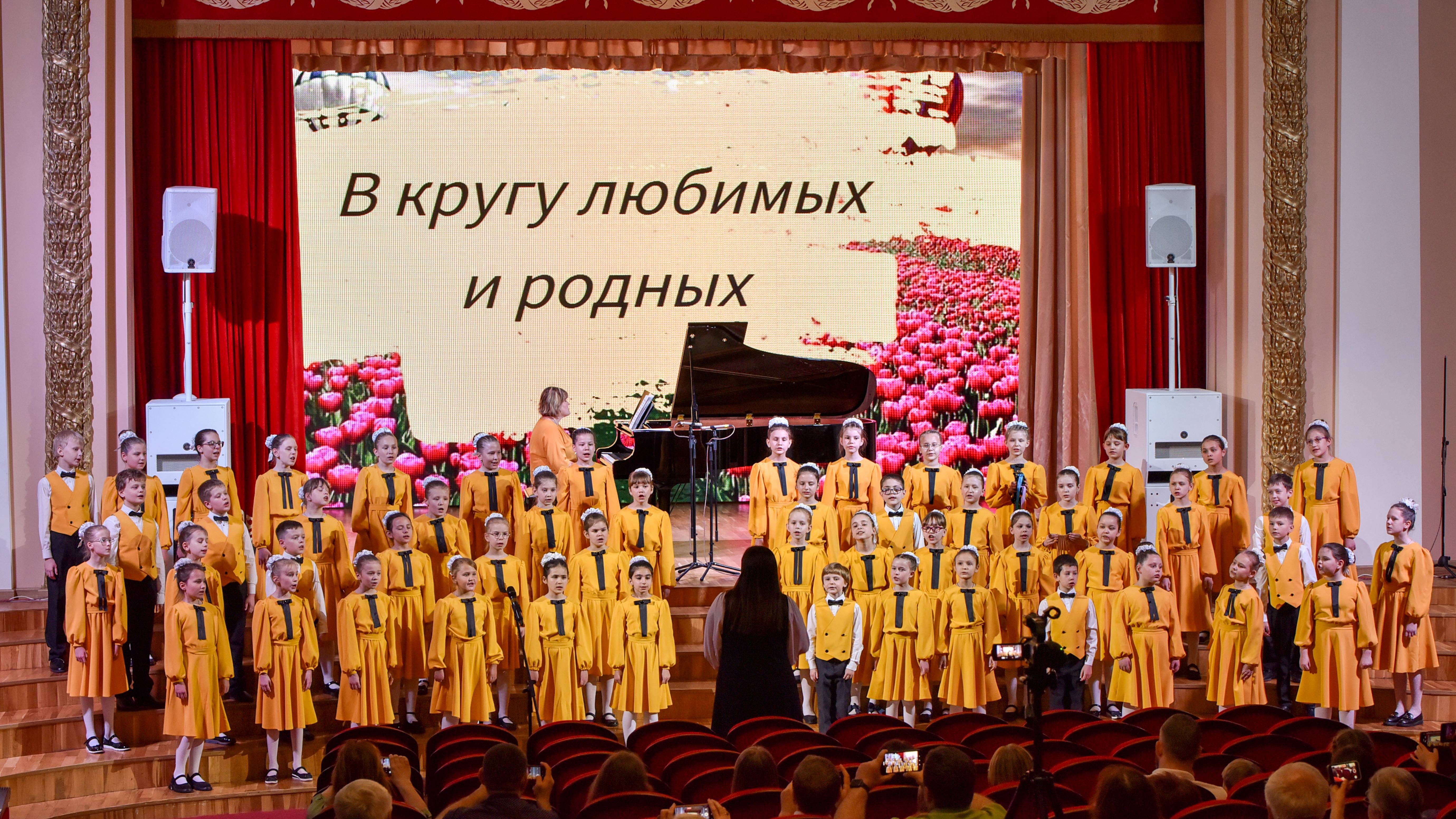 Хор Ручеёк - Выходили красны девицы смотреть онлайн