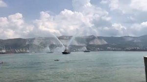 День ВМФ фонтаны на воде