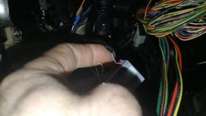 Toyota avensis 2005 точки подключения сигнализации.