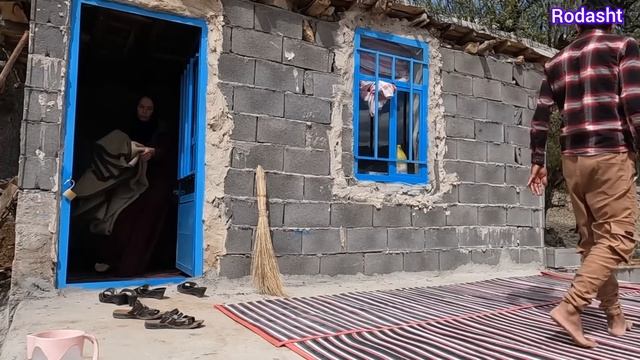 Nomadic kitchen: The walls of the kitchen were built by a nomadic family смотреть онлайн