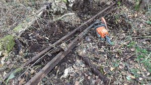 На делянке нашёл плети рельс УЖД ,но вывезти их так и не смог . День поломок ((( #металлокоп #УЖД