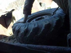 ГАЗ-63 А , бортируем колесо.
