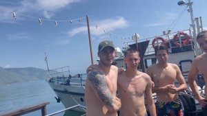 ЖД станция СЕРЕБРЯНЫЙ КЛЮЧ Купаемся на Байкале экскурсия на катере по озеру #Байкал #топлес