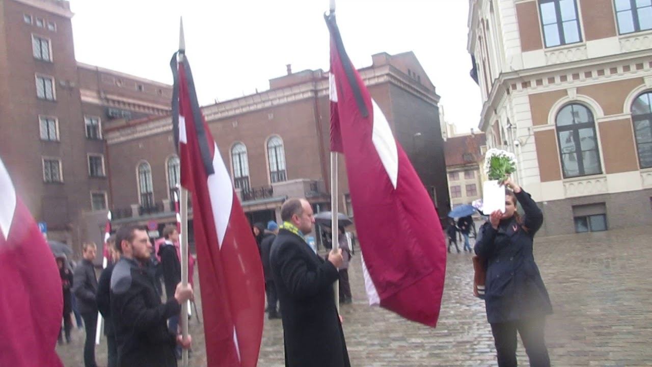 флаги Латвии готовы в путь 25 марта 2017 в день памяти депортаций Рига Латвия смотреть онлайн