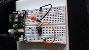 4N35 optocoupler circuit using a switch or a photo resistor
