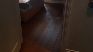 Обслуживание полов из массивной доски дуб покрытой натуральным маслом.