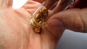 КРИСТАЛЛЫ ЗОЛОТА НА УГЛЕ