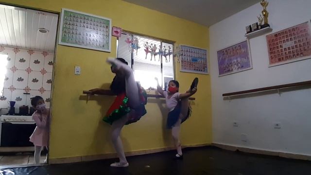 Shayra na aula de Ballet professora Leda sábado 09de Outubro 2021 12 смотреть онлайн