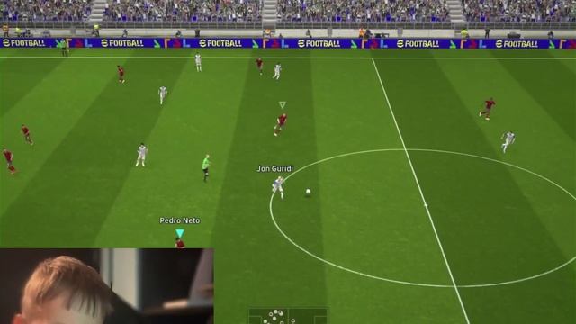 Играю в EFOOTBALL 2025