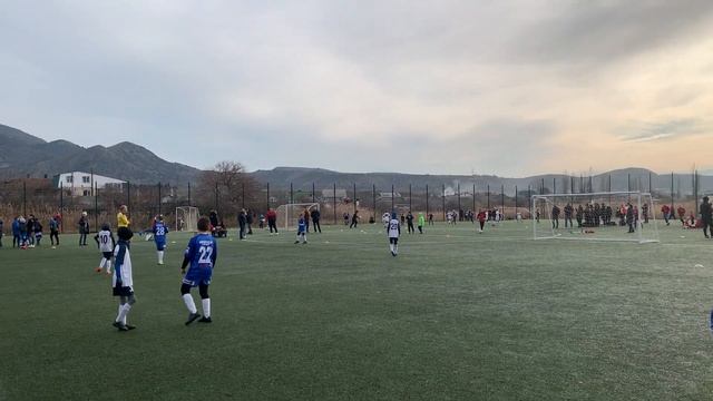 ДЮФК12-1: МБУ Феодосия11 (1 тайм) смотреть онлайн