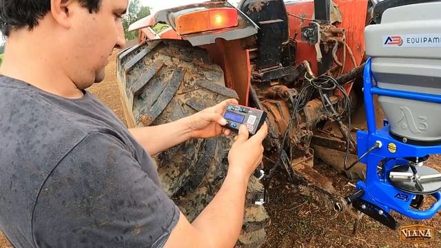 PLANTANDO DEBAIXO DE CHUVA COM A SEMEADEIRA ELÉTRICA DA A3 EQUIPAMENTOS смотреть онлайн